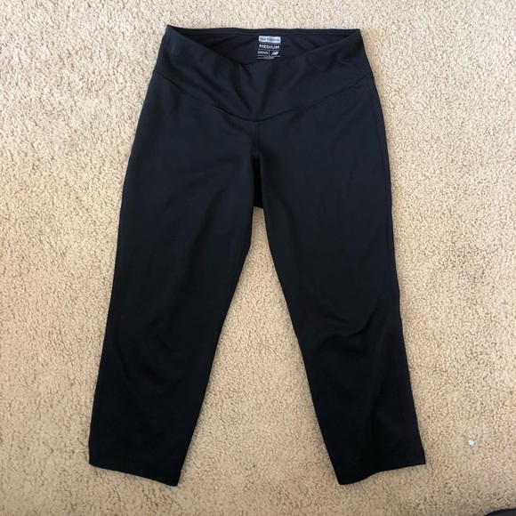 New Balance Black Capri Leggings size M - Picture 1 of 7